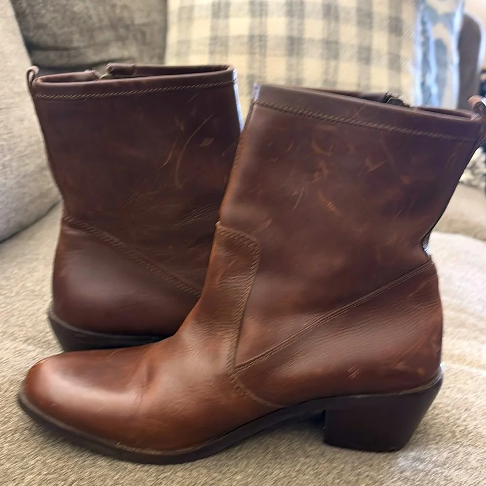 MIA brown leather